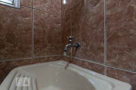 Banheiro (Tanque) de apartamento à venda com 2 quartos, 60m² em Vila Guarani (z Sul), São Paulo