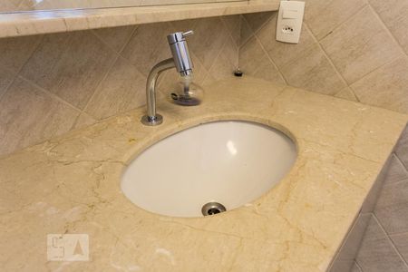 Apartamento à venda com 173m², 2 quartos e 2 vagas Apartamento à venda com 173m², 2 quartos e 2 vagasBanheiro da suíte