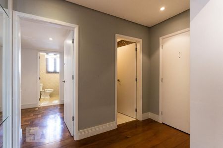 Entrada social de apartamento à venda com 2 quartos, 173m² em Itaim Bibi, São Paulo