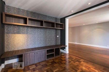 Sala de TV de apartamento à venda com 2 quartos, 173m² em Itaim Bibi, São Paulo