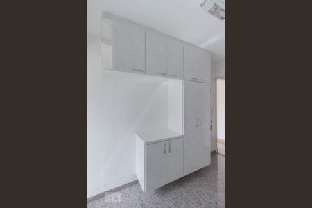 Cozinha de apartamento para alugar com 2 quartos, 51m² em Vila Vermelha, São Paulo