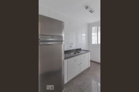Cozinha de apartamento para alugar com 2 quartos, 51m² em Vila Vermelha, São Paulo