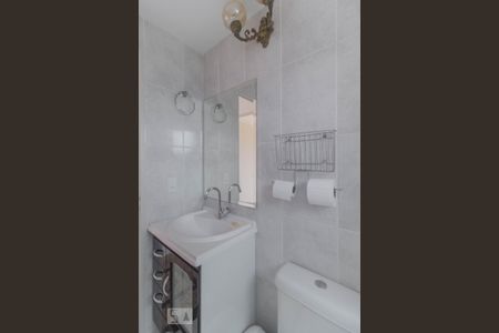 Banheiro de apartamento para alugar com 2 quartos, 51m² em Vila Vermelha, São Paulo