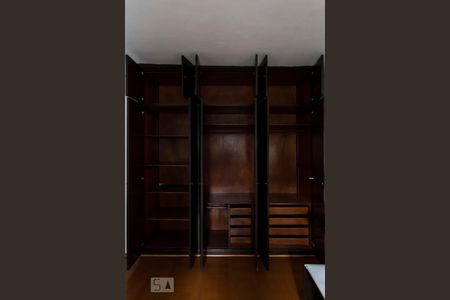 Quarto (Armários) de apartamento para alugar com 1 quarto, 61m² em Cambuci, São Paulo