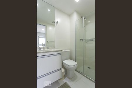 Banheiro da suíte de kitnet/studio à venda com 1 quarto, 33m² em Santo Amaro, São Paulo