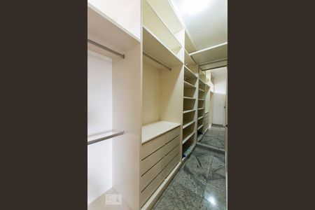 Apartamento à venda com 651m², 4 quartos e 4 vagasCloset da suíte 3