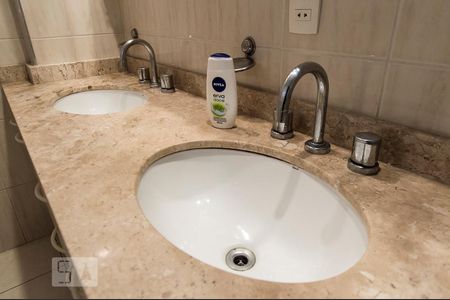 Apartamento à venda com 651m², 4 quartos e 4 vagasBanheiro da suíte 3