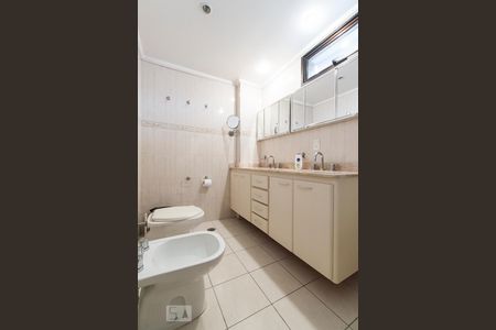 Apartamento à venda com 651m², 4 quartos e 4 vagasBanheiro da suíte 3