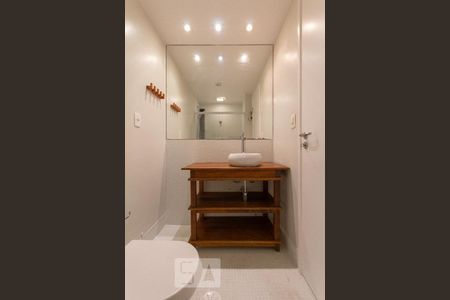 Apartamento para alugar com 75m², 3 quartos e 2 vagas Apartamento para alugar com 75m², 3 quartos e 2 vagasBanheiro