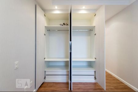 Apartamento para alugar com 77m², 2 quartos e 1 vagaSuíte