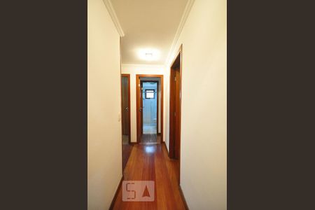 corredor de apartamento para alugar com 4 quartos, 119m² em Vila Suzana, São Paulo