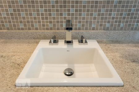 Banheiro da suíte de apartamento para alugar com 3 quartos, 92m² em Itaim Bibi, São Paulo