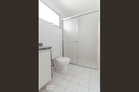 Banheiro de apartamento à venda com 1 quarto, 52m² em Botafogo, Campinas