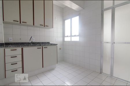 Cozinha de apartamento à venda com 1 quarto, 52m² em Botafogo, Campinas