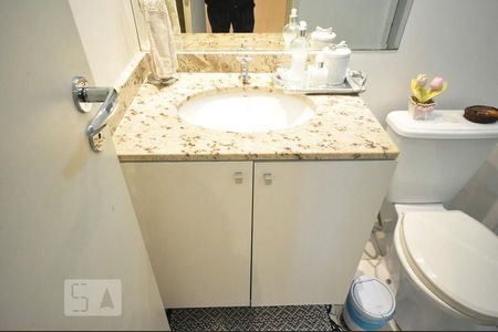 detalhe do banheiro de apartamento à venda com 2 quartos, 48m² em Parque Reboucas, São Paulo