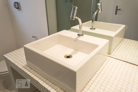 Apartamento para alugar com 80m², 2 quartos e 1 vaga Apartamento para alugar com 80m², 2 quartos e 1 vagaBanheiro