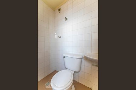 Banheiro de Serviço de apartamento para alugar com 2 quartos, 80m² em Vila Alexandria, São Paulo