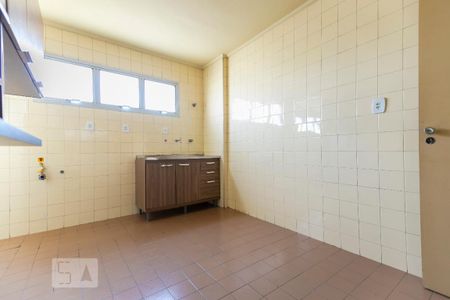 Cozinha de apartamento para alugar com 2 quartos, 80m² em Vila Alexandria, São Paulo