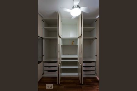 Apartamento para alugar com 42m², 1 quarto e 1 vagaQuarto (Armários)