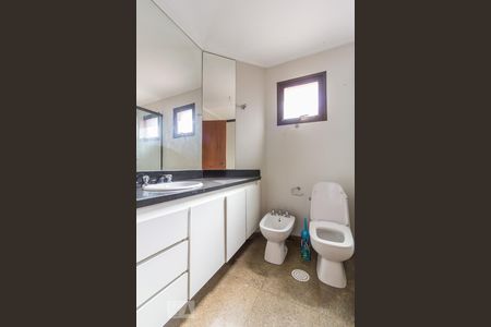 Apartamento para alugar com 360m², 4 quartos e 4 vagasBanheiro do Quarto 4 (suite)