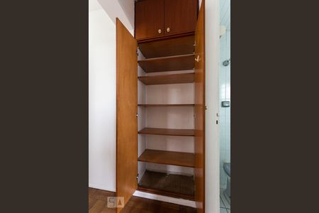 Corredor de apartamento para alugar com 2 quartos, 50m² em Aclimação, São Paulo