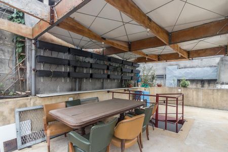 Segundo piso de apartamento para alugar com 1 quarto, 95m² em República, São Paulo