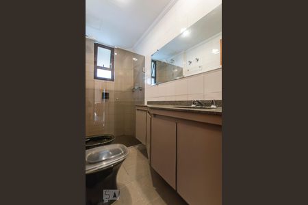 Banheiro da suíte de apartamento à venda com 3 quartos, 145m² em Paraisópolis, São Paulo