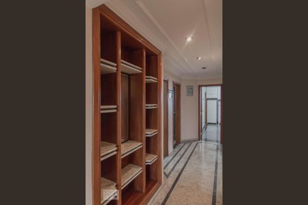 Apartamento para alugar com 280m², 4 quartos e 3 vagas Apartamento para alugar com 280m², 4 quartos e 3 vagasCorredor