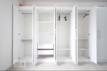 Apartamento à venda com 85m², 2 quartos e 2 vagasarmário da suíte 2