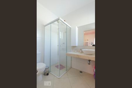 Casa à venda com 240m², 3 quartos e 1 vagaBanheiro Suíte 2