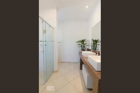 Casa à venda com 240m², 3 quartos e 1 vagaBanheiro Suíte 3