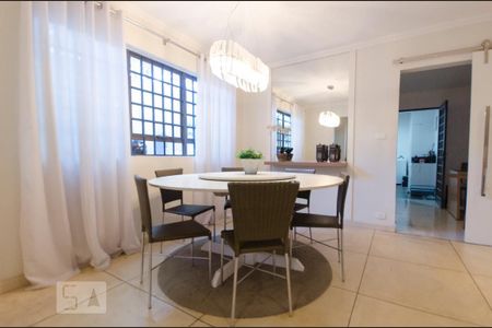 Sala de casa para alugar com 3 quartos, 240m² em Sumaré, São Paulo