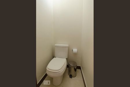 Lavabo de casa para alugar com 3 quartos, 240m² em Sumaré, São Paulo