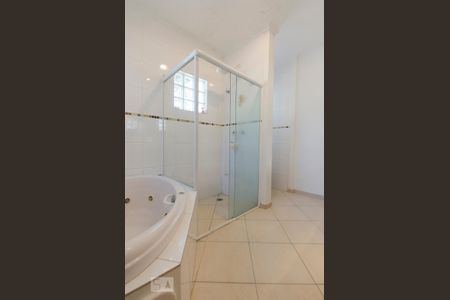 Casa à venda com 240m², 3 quartos e 1 vagaBanheiro Suíte 3