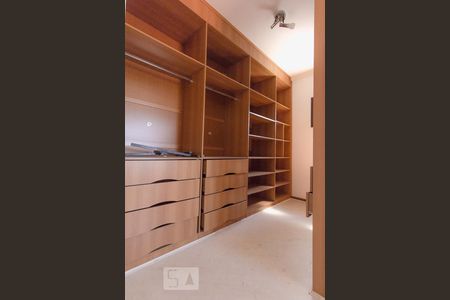 Apartamento à venda com 135m², 3 quartos e 3 vagas Apartamento à venda com 135m², 3 quartos e 3 vagasCloset Quarto 3