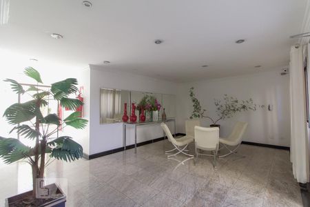 Apartamento à venda com 135m², 3 quartos e 3 vagas Apartamento à venda com 135m², 3 quartos e 3 vagasHall social