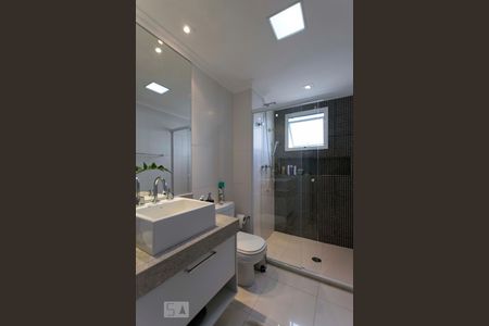 Banheiro social de apartamento para alugar com 3 quartos, 130m² em Chácara Inglesa, São Paulo