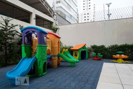 Apartamento para alugar com 130m², 3 quartos e 3 vagasÁrea comum - Playground