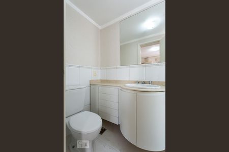 Banheiro da suíte 1 de apartamento para alugar com 2 quartos, 70m² em Moema, São Paulo