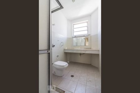 Banheiro de apartamento para alugar com 3 quartos, 122m² em Higienópolis, São Paulo