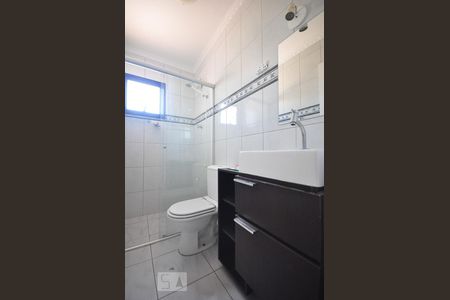 banheiro 1 de apartamento para alugar com 2 quartos, 110m² em Jardim Colombo, São Paulo