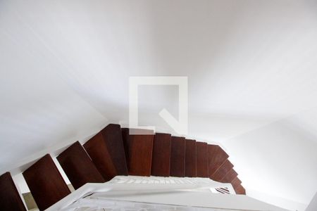 Apartamento à venda com 110m², 2 quartos e 2 vagasEscada