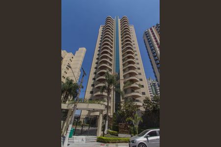 Apartamento para alugar com 120m², 3 quartos e 4 vagas Apartamento para alugar com 120m², 3 quartos e 4 vagasFachada