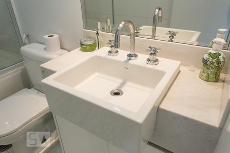 Banheiro de kitnet/studio para alugar com 1 quarto, 50m² em Vila Nova Conceição, São Paulo