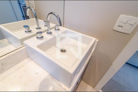 Apartamento para alugar com 70m², 2 quartos e 2 vagas Apartamento para alugar com 70m², 2 quartos e 2 vagasBanheiro da suíte