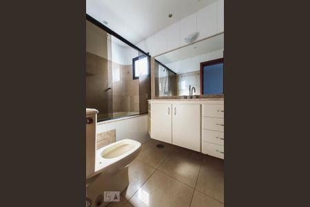 Apartamento para alugar com 310m², 5 quartos e 2 vagas Apartamento para alugar com 310m², 5 quartos e 2 vagasBanheiro da suíte