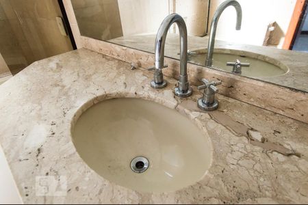 Apartamento para alugar com 310m², 5 quartos e 2 vagas Apartamento para alugar com 310m², 5 quartos e 2 vagasBanheiro da suíte