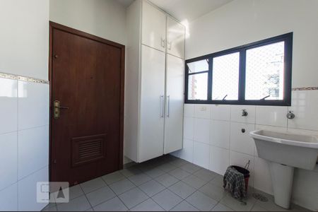 Apartamento para alugar com 310m², 5 quartos e 2 vagas Apartamento para alugar com 310m², 5 quartos e 2 vagasÁrea de serviço