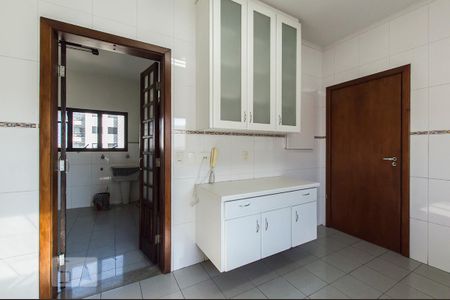 Apartamento para alugar com 310m², 5 quartos e 2 vagas Apartamento para alugar com 310m², 5 quartos e 2 vagasCozinha