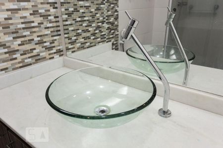 Apartamento à venda com 90m², 2 quartos e 2 vagas Apartamento à venda com 90m², 2 quartos e 2 vagasBanheiro da suíte